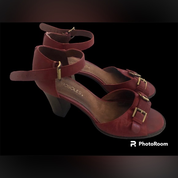 Retro Red Peep-Toe Pumps by Aerosoles Size 9M. - Picture 2 of 3